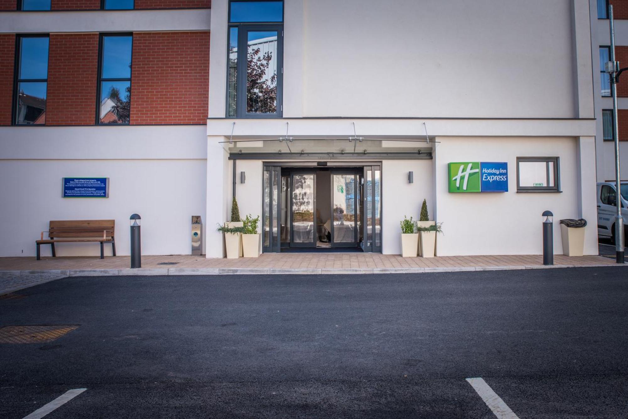 Holiday Inn Express - Exeter - City Centre By Ihg Exterior photo
